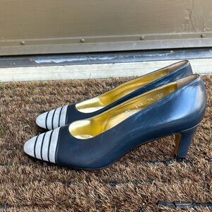 St. John Kitten Heels Vintage Pumps Made in Italy Women's 7.5